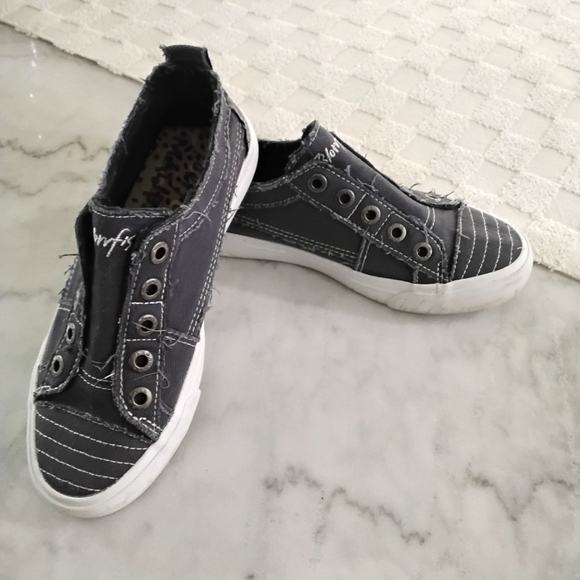 Blowfish Malibu Laceless Sneakers. - Picture 1 of 5